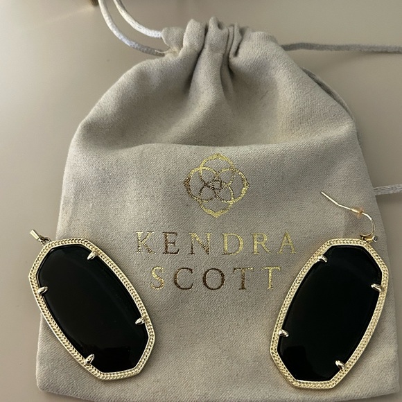 Kendra Scott Jewelry - Large Kendra Scott black oval earrings